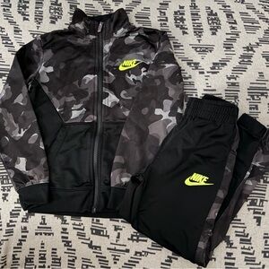 Boys Nike matching set size 6